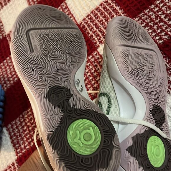 Nike White and Green Sneakers - Picture 6 of 6